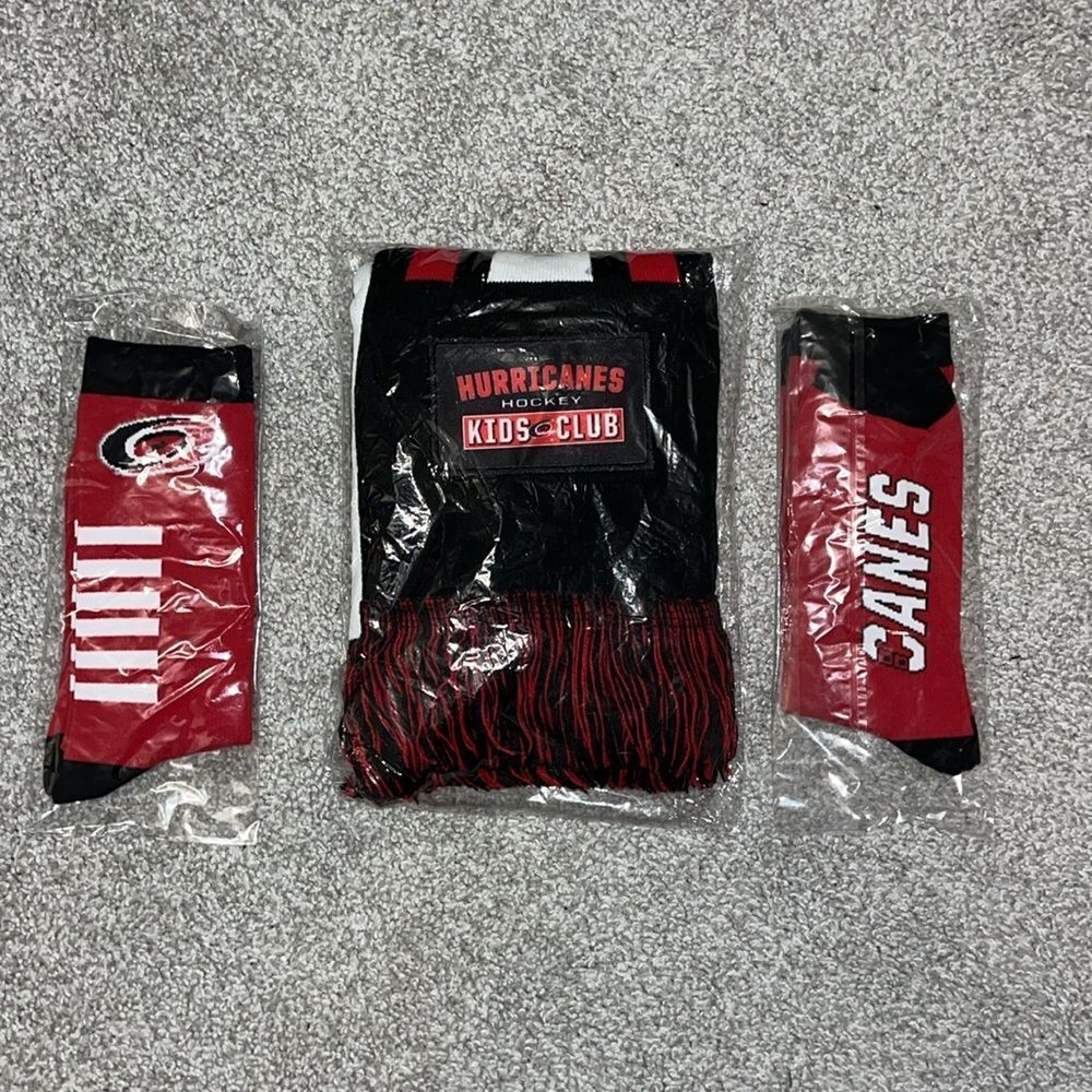 3-Red kids youth Carolina hurricanes hockey Scarf & Red Canes socks New in Bag